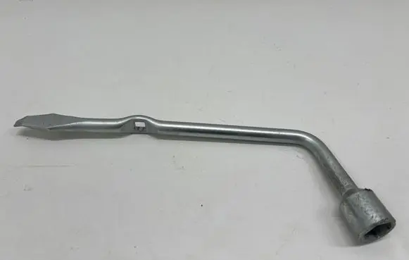 Toyota Hilux VIII Wheel nut wrench 