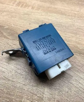 Toyota Auris 150 Door central lock control unit/module 8597012020 0515004070