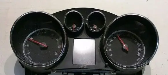 Opel Zafira C Speedometer (instrument cluster) 13433775