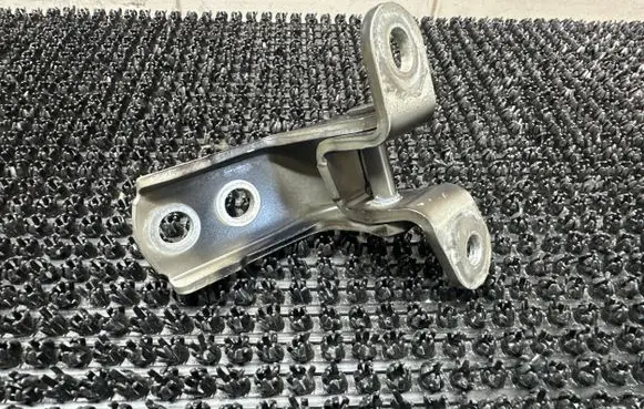 Toyota Prius (XW50) Front door upper hinge 