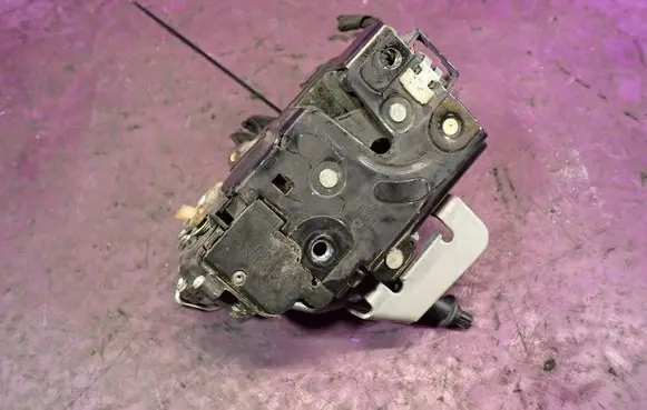 Audi A6 Allroad C5 Front door lock 