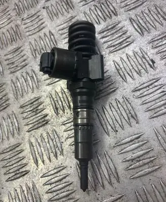 Volkswagen Golf V Fuel injector 03G130073G