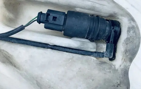 Audi A6 S6 C5 4B Windscreen/windshield washer pump