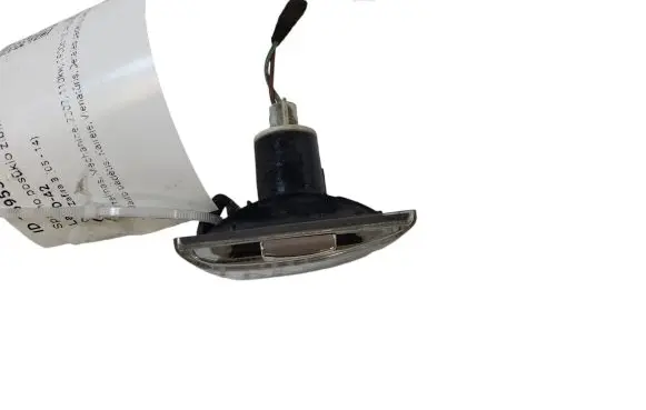 Opel Zafira B Front fender indicator light 13228580 13228581