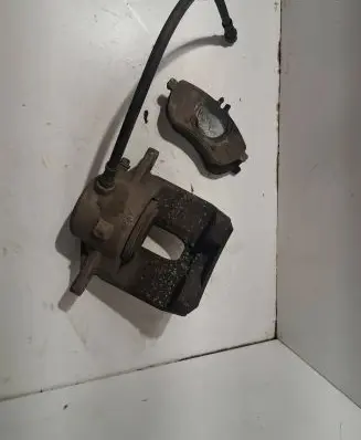 Mercedes-Benz C W204 Front brake caliper 4847