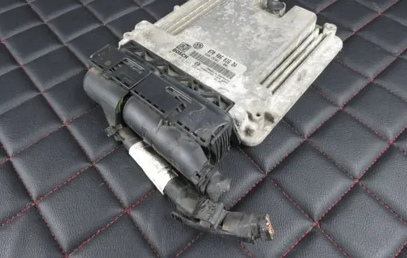 Volkswagen Touareg I Engine control unit/module 070906016DA 1039S12404 0281012933