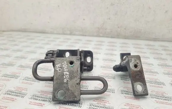 Volkswagen Touareg I Front door hinge set 7L0831411A