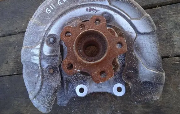 BMW 7 G11 G12 Rear wheel hub 6861135