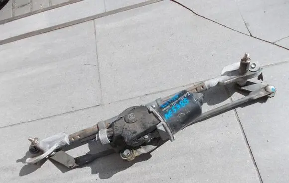 Suzuki Liana Front wiper linkage and motor 1592005593