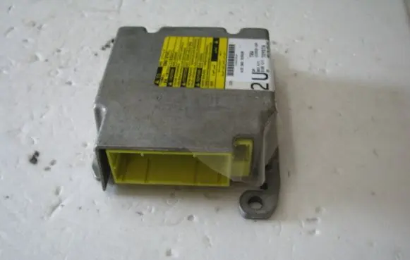 Toyota Avensis T250 Airbag control unit/module 8917005190