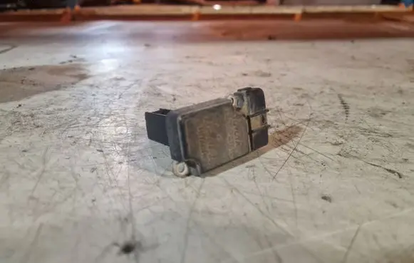 Toyota Corolla Verso E121 Mass air flow meter 2220427010