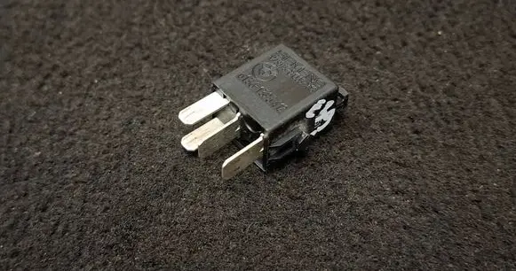 BMW 5 E39 Other relay V23073B1005X18 61361393412