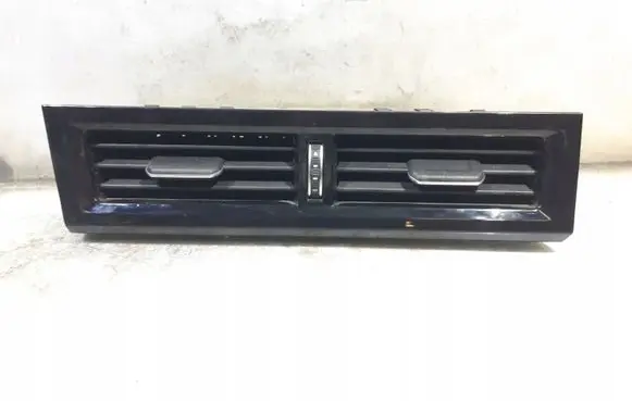 Volkswagen Touareg III Dash center air vent grill 761858417