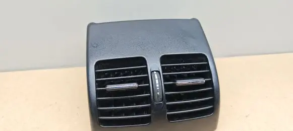 Mercedes-Benz C W204 Rear air vent grill A2048300954