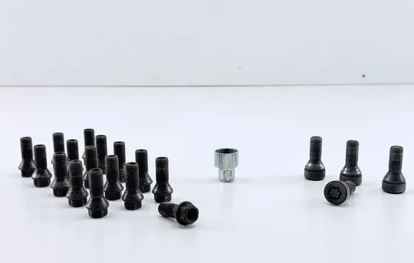 BMW 2 F22 F23 Anti-theft wheel nuts and lock 6890324