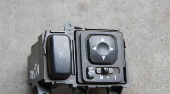 Mitsubishi Pajero Wing mirror switch 170KM