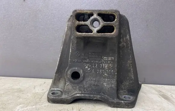 BMW 5 E60 E61 Gearbox mounting bracket 6761108 2231 24168110