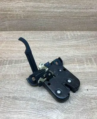 Audi A3 S3 8P Tailgate/trunk/boot lock/catch/latch 8P3827469A