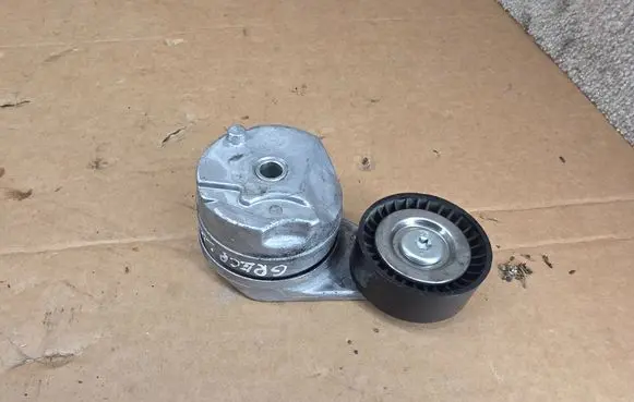 Maserati Grecale Generator/alternator belt tensioner 50054648 04893759AB