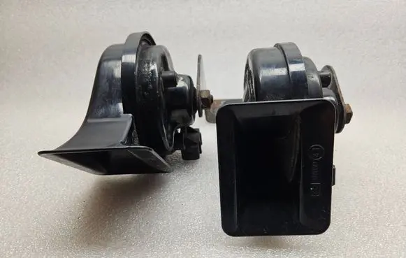Audi A4 S4 B5 8D Horn signal 0092018