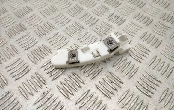 Front bumper mounting bracket