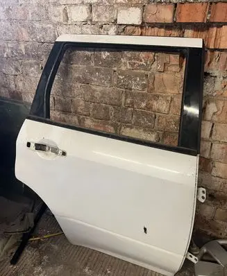 Mitsubishi Outlander Rear door