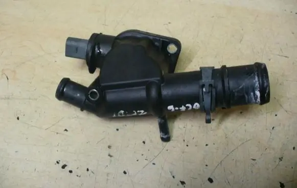 Volkswagen PASSAT B7 Engine coolant pipe/hose 03L121132 VD5971
