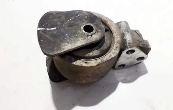 Volvo S40, V40 Engine mount bracket 3318030