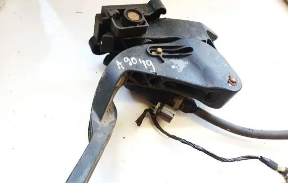 Chrysler Pacifica Accelerator throttle pedal