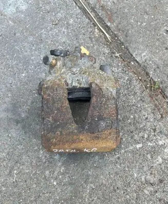 Volkswagen Jetta VI Front brake caliper
