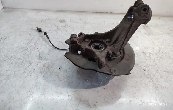 Nissan X-Trail T32 Front wheel hub