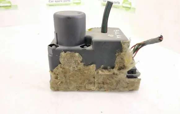 Audi 80 90 B3 Central locking vacuum pump 443862257D
