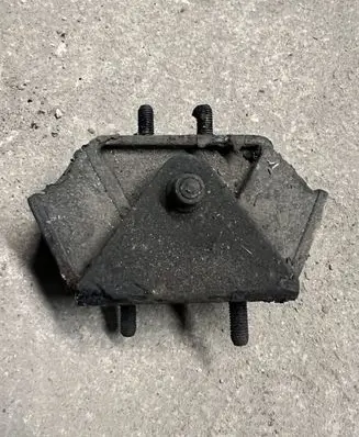 Land Rover Range Rover P38A Engine mount bracket