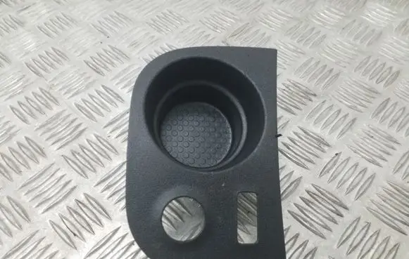 Cup holder front