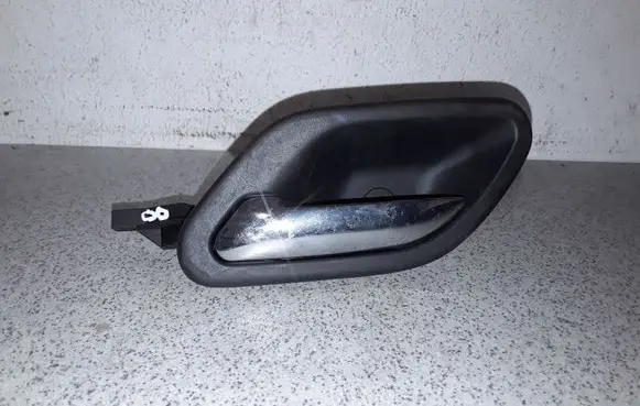 BMW 5 E39 Front door interior handle 8226049