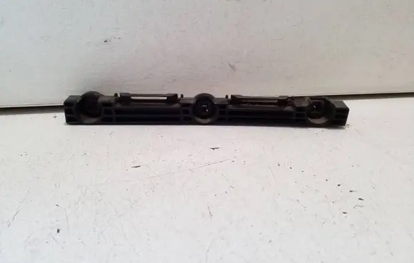 Tesla Model S Fender mounting bracket 100369300C