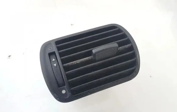 Seat Toledo II (1M) Dash center air vent grill 8l0820901