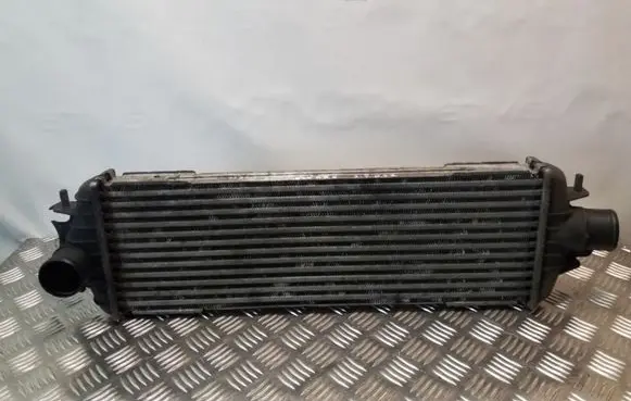 Opel Vivaro Intercooler radiator 8200219497A GM93850451
