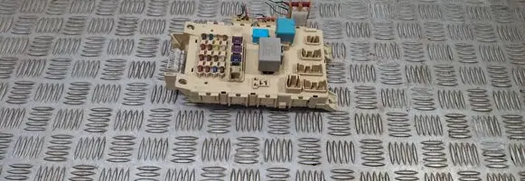 Toyota Yaris Fuse module T20GF10