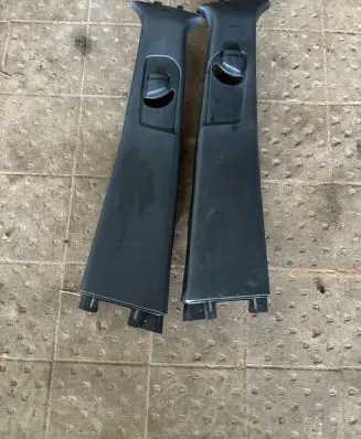 Jeep Grand Cherokee (B) pillar trim (top)
