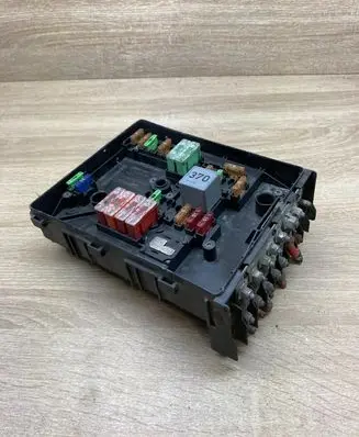Volkswagen Golf V Fuse module 1K0937125A