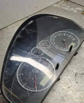 Volkswagen Sharan Speedometer (instrument cluster) 88311245