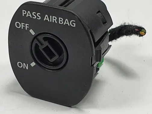Land Rover Freelander 2 - LR2 Passenger airbag on/off switch YWL500050PUY