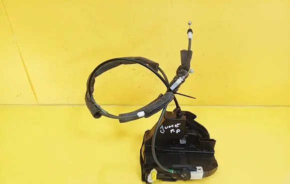 Nissan Juke I F15 Front door lock 