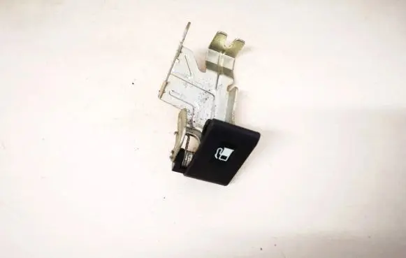 Honda CR-V Fuel tank opening switch 