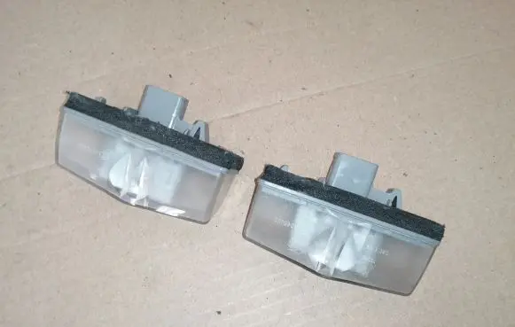 Lexus ES 250 - 300 - 330 Number plate light A045053 7620