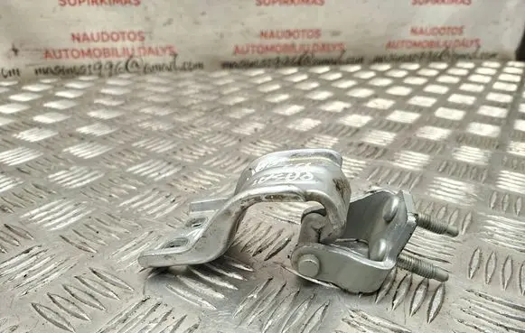 Volkswagen PASSAT B6 Loading door upper hinge 3C9827302D