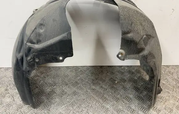 Front wheel arch liner splash guards