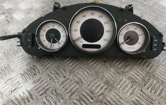 Mercedes-Benz CLS C219 Speedometer (instrument cluster) A2195403711