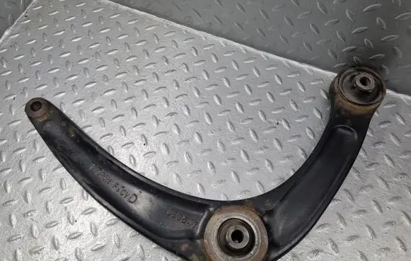 Peugeot 3008 I Front lower control arm/wishbone 833547